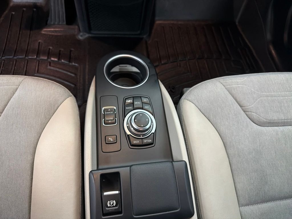 Used 2014 White BMW with Range Extender image 21