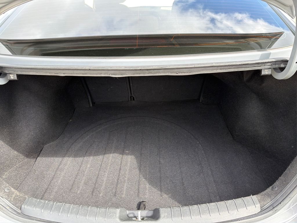 Used 2017 Shale Gray Metallic Hyundai SE image 13