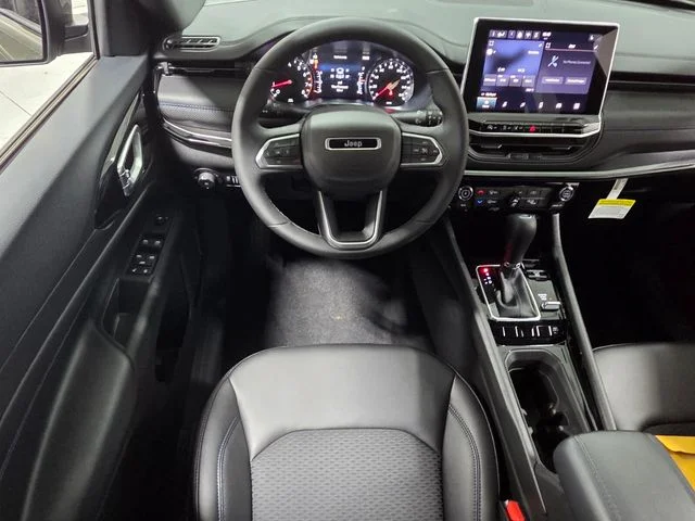 New 2026 Diamond Black Crystal Pearlcoat Jeep Latitude image 7