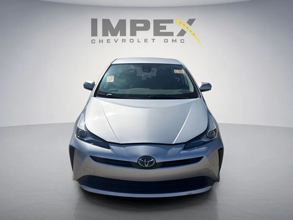 Used 2022 Silver Toyota LE image 6