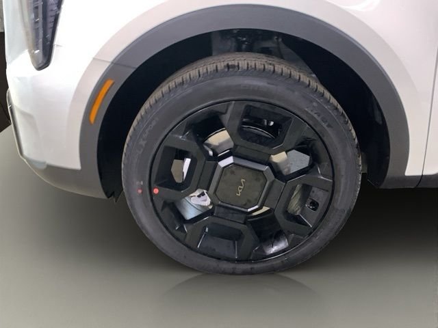 Used 2026 White Kia X-Line EX image 16