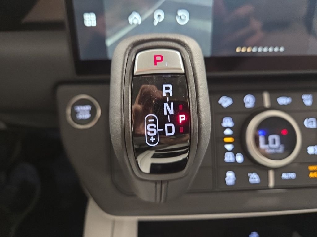 New 2026 Fuji White Land Rover X-Dynamic SE image 17