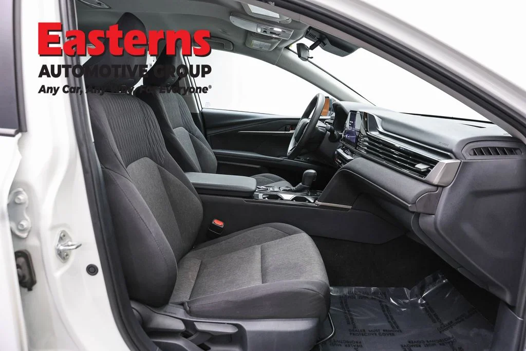 Used 2025 White Toyota LE image 24