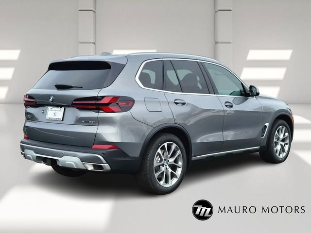 Used 2026 Gray BMW xDrive40i image 3