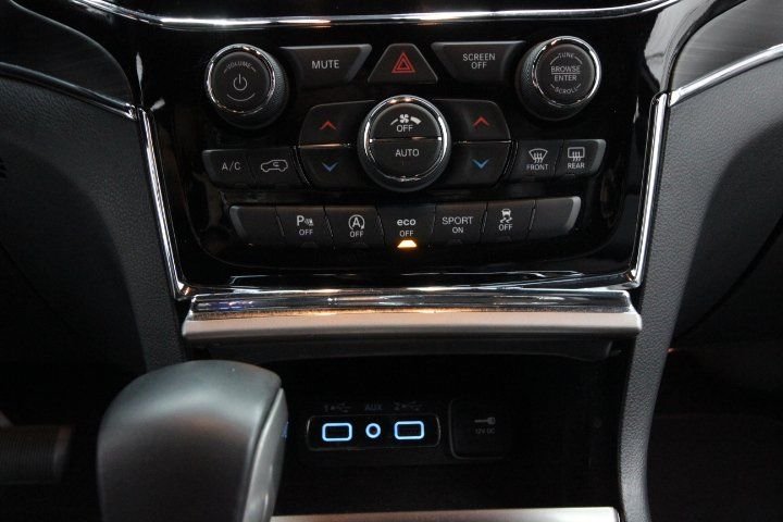 Used 2020 Silver Jeep Limited image 25