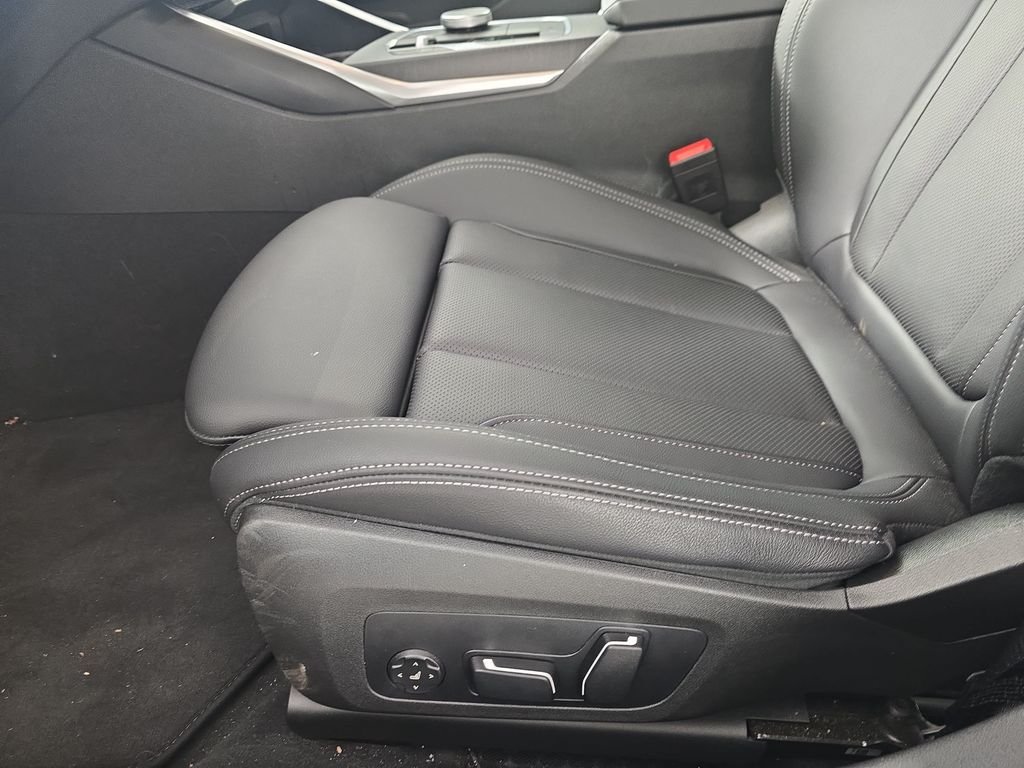 2025 BMW 3 Series 330i - Photo 31