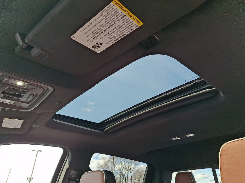 Used 2025 Onyx Black GMC Denali Ultimate image 16