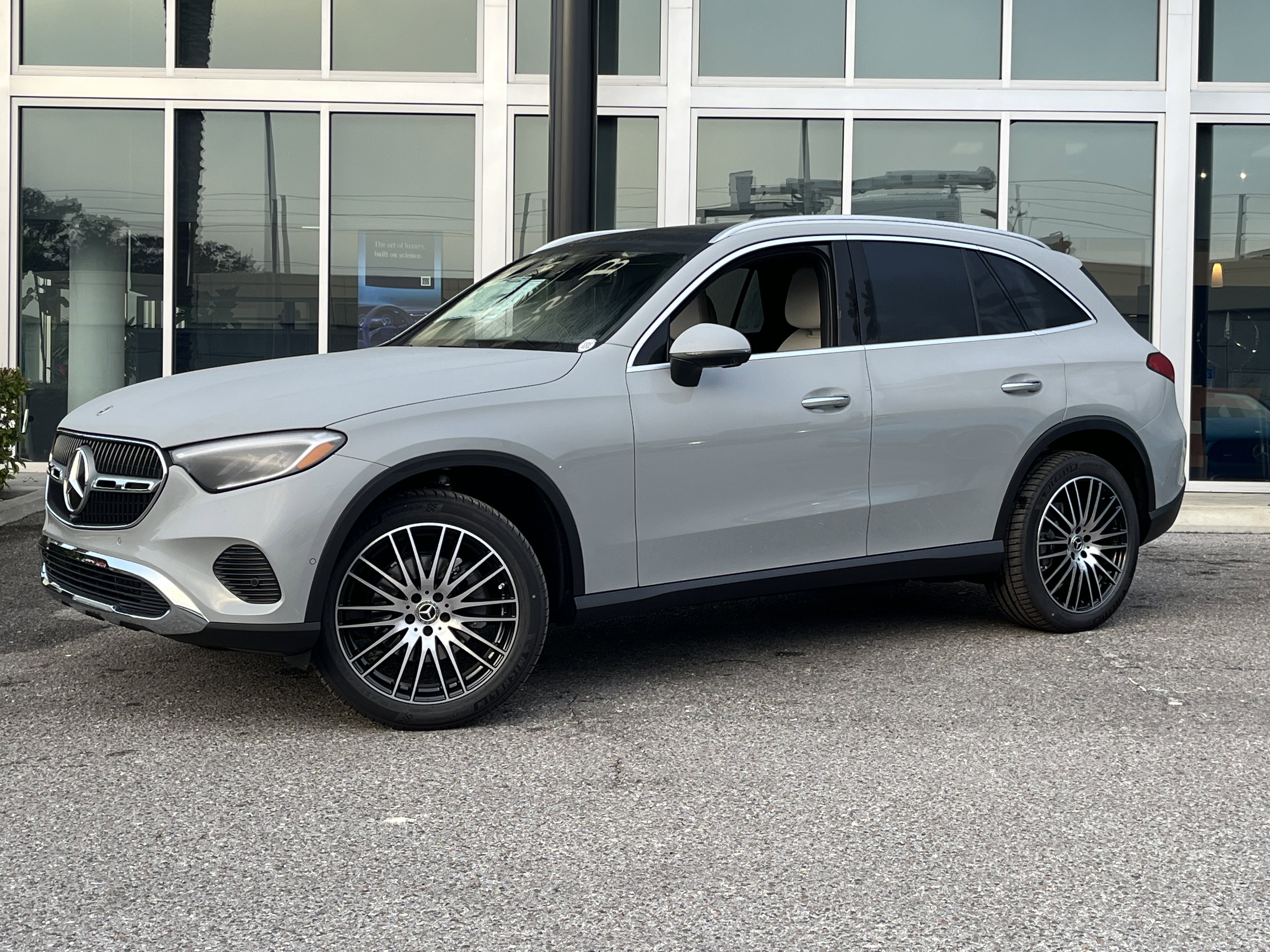 New 2026 MANUFAKTUR Alpine Grey Mercedes-Benz GLC 300 image 2