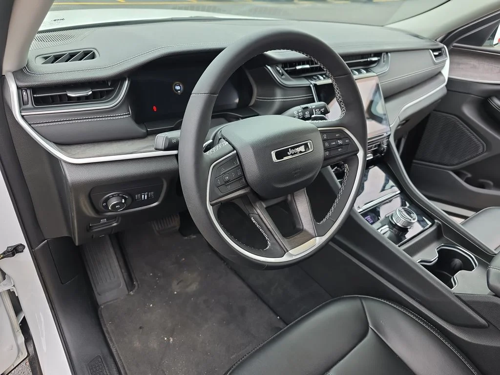 Used 2024 White Jeep Limited image 18