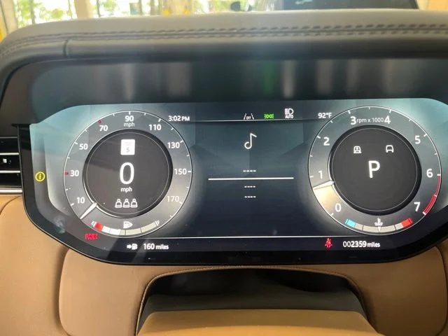 Used 2025 Fuji White Land Rover SE image 14