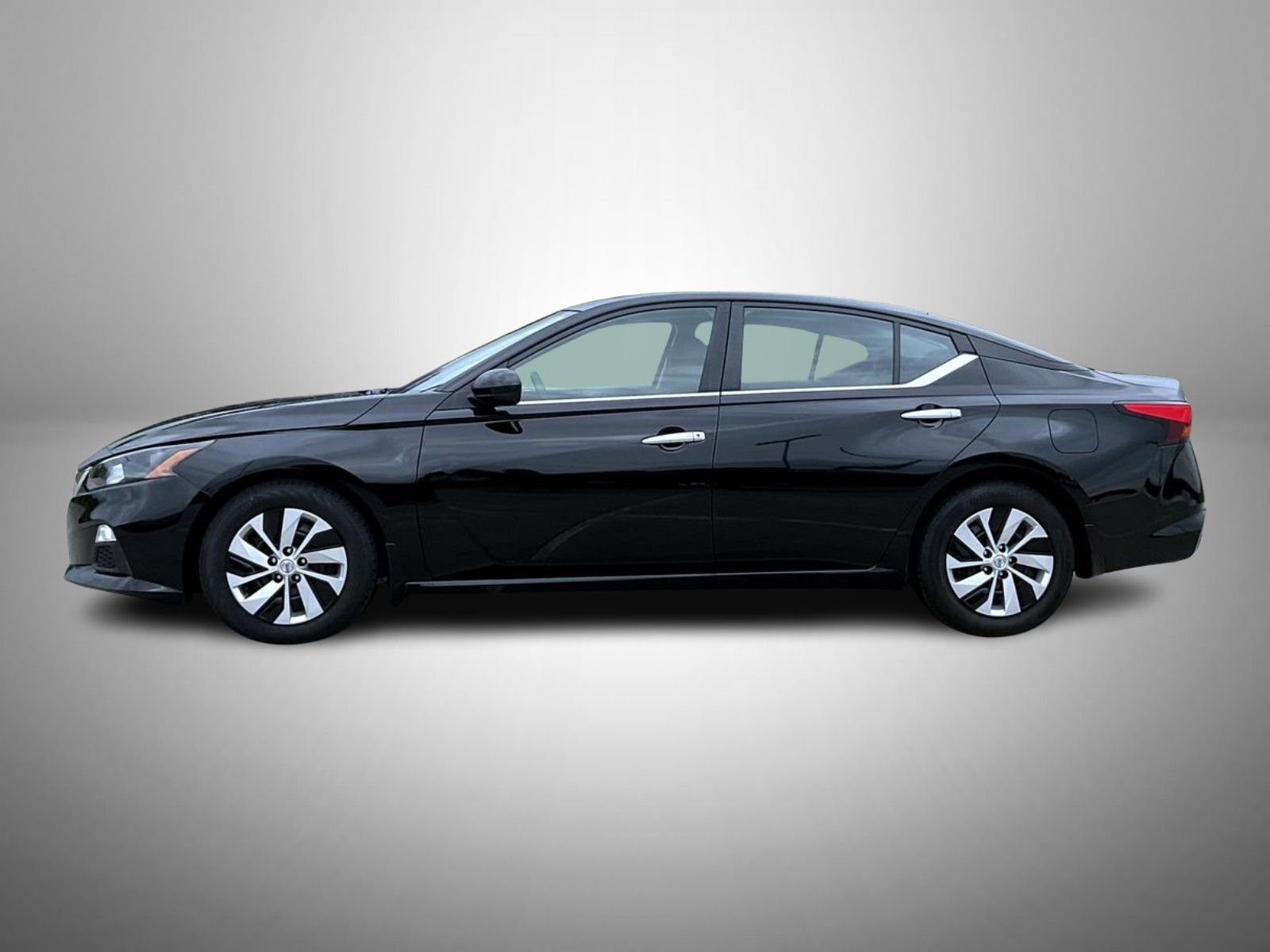 Used 2022 Black Nissan 2.5 S image 8