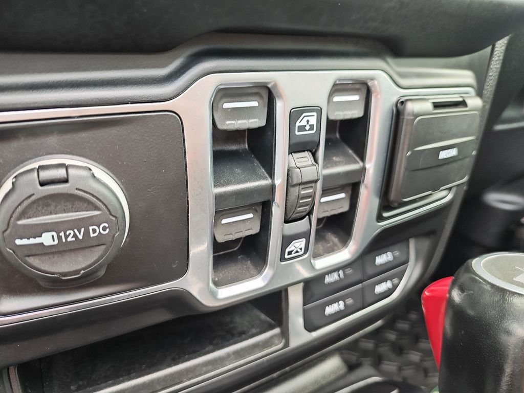 Used 2021 Silver Jeep Unlimited Sahara image 11