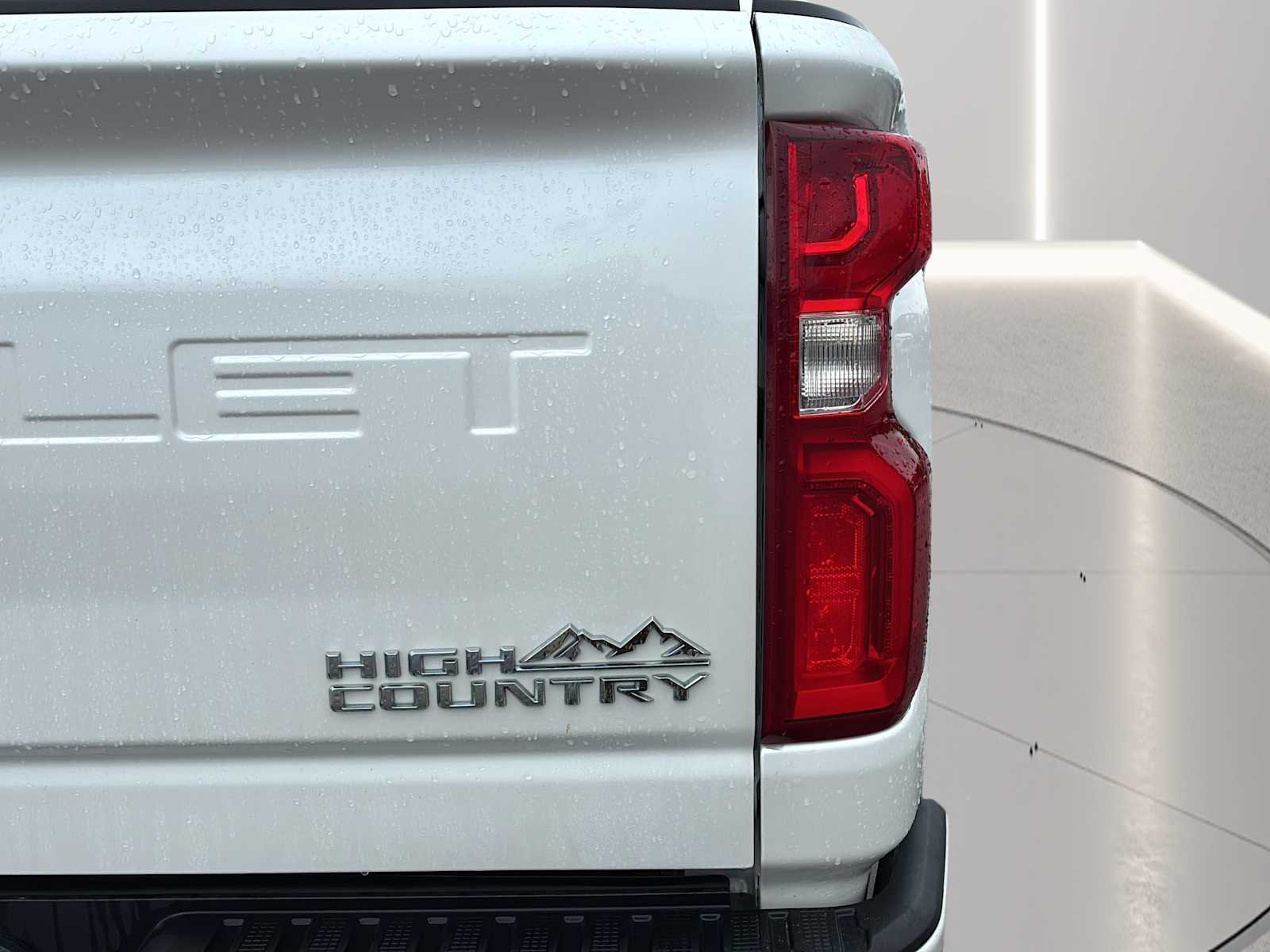 Certified Used 2024 Iridescent Pearl Tricoat Chevrolet High Country image 40