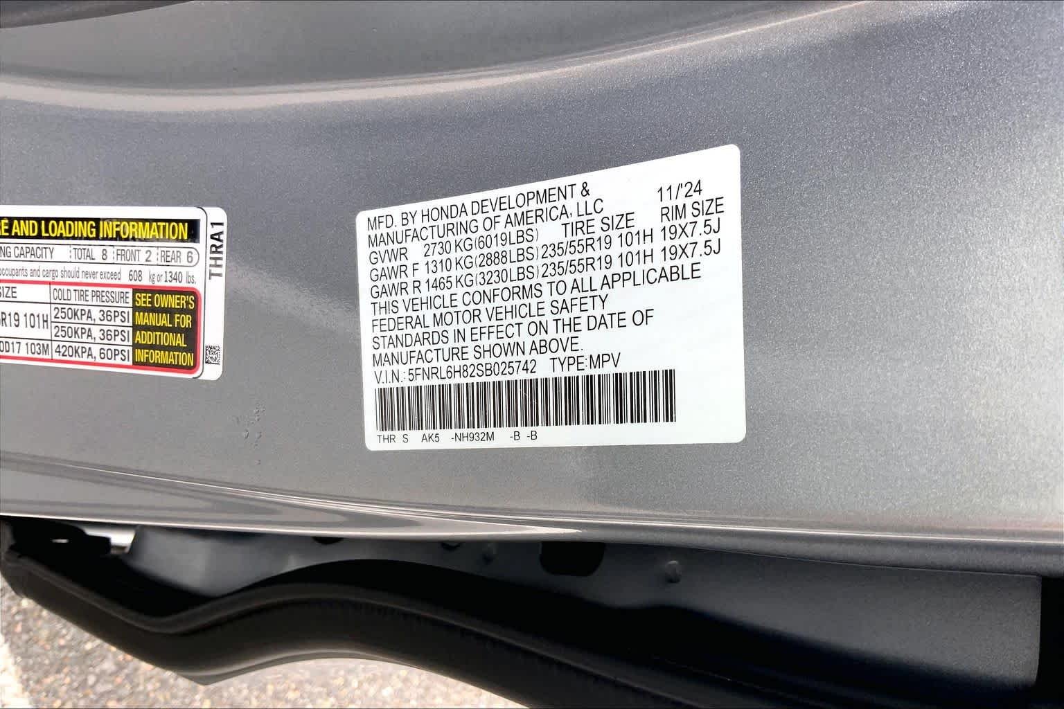 Used 2025 Solar Silver Metallic Honda Touring image 36