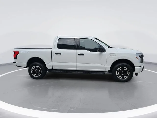 Used 2023 White Ford XLT image 2
