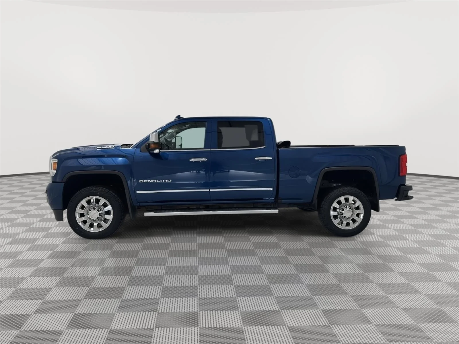 Used 2017 GMC Sierra 2500 Denali HD Denali with VIN 1GT12UEY8HF111196 for sale in Alexandria, Minnesota
