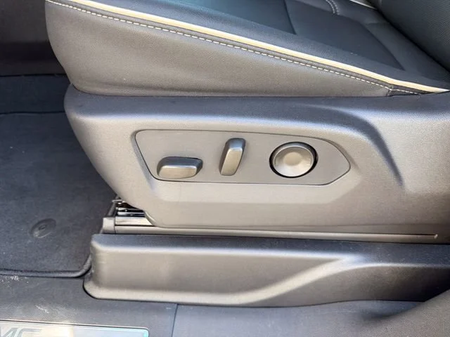 New 2026 Summit White GMC Elevation image 21