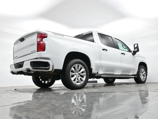 Used 2021 SUMMIT WHITE Chevrolet Custom image 15