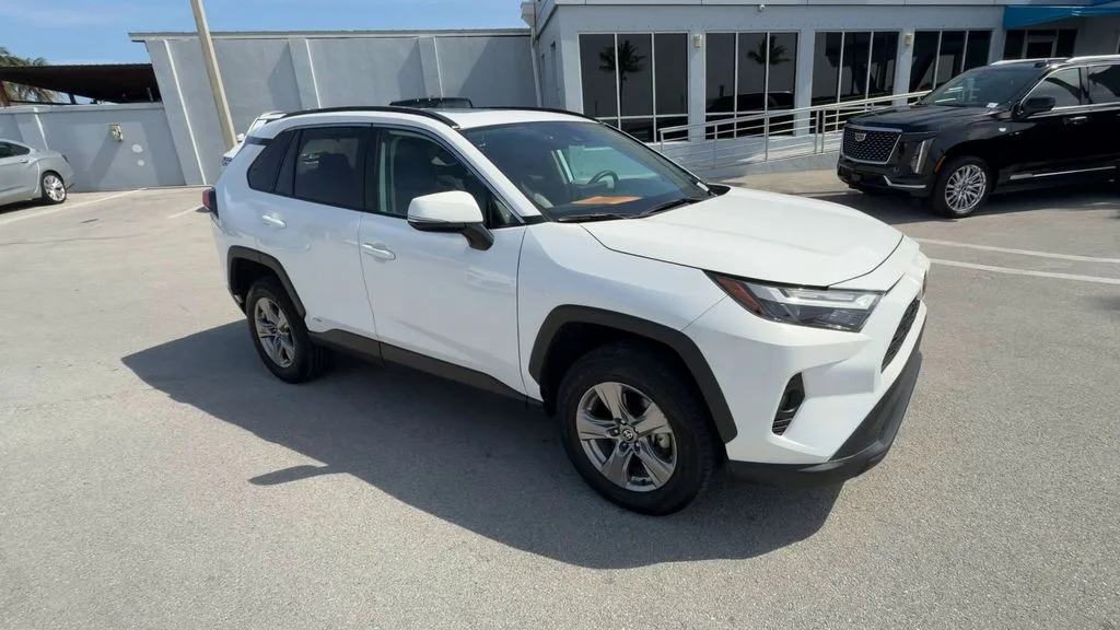 Used 2025 White Toyota XLE image 2