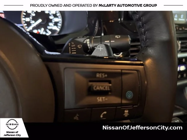 Used 2022 White Nissan SL image 30