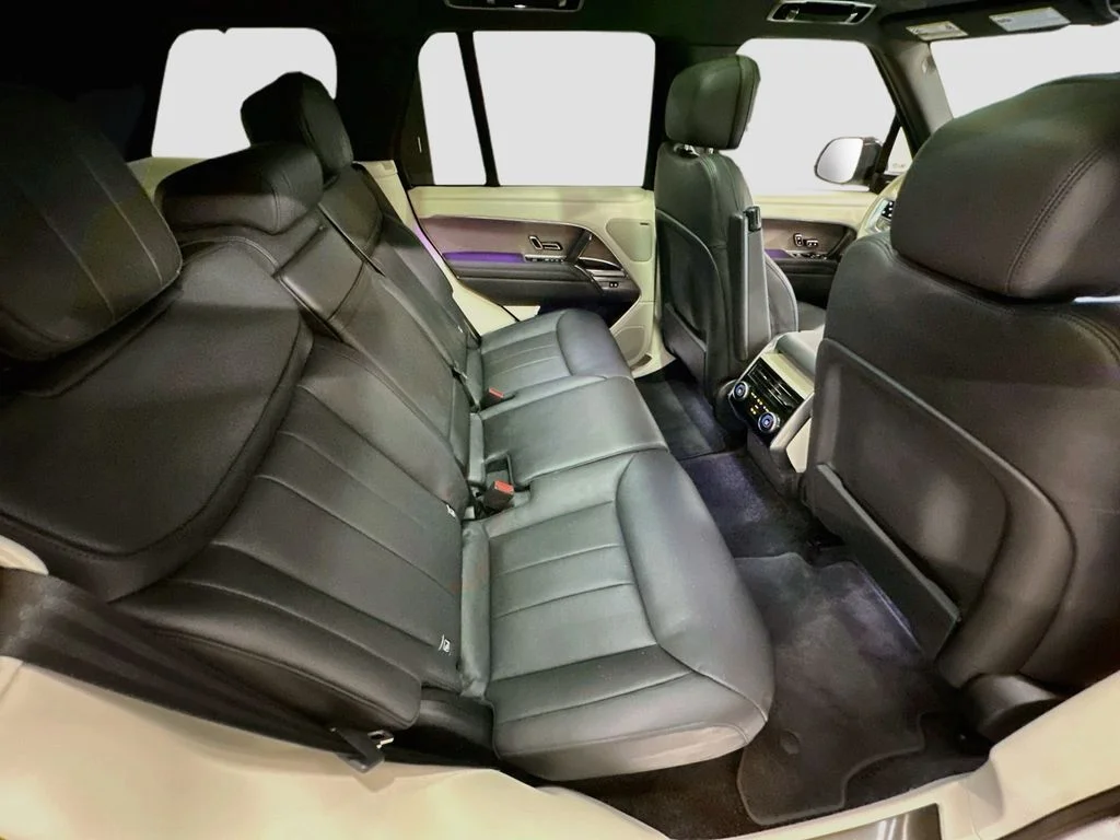 Used 2023 Fuji White Land Rover SE image 28