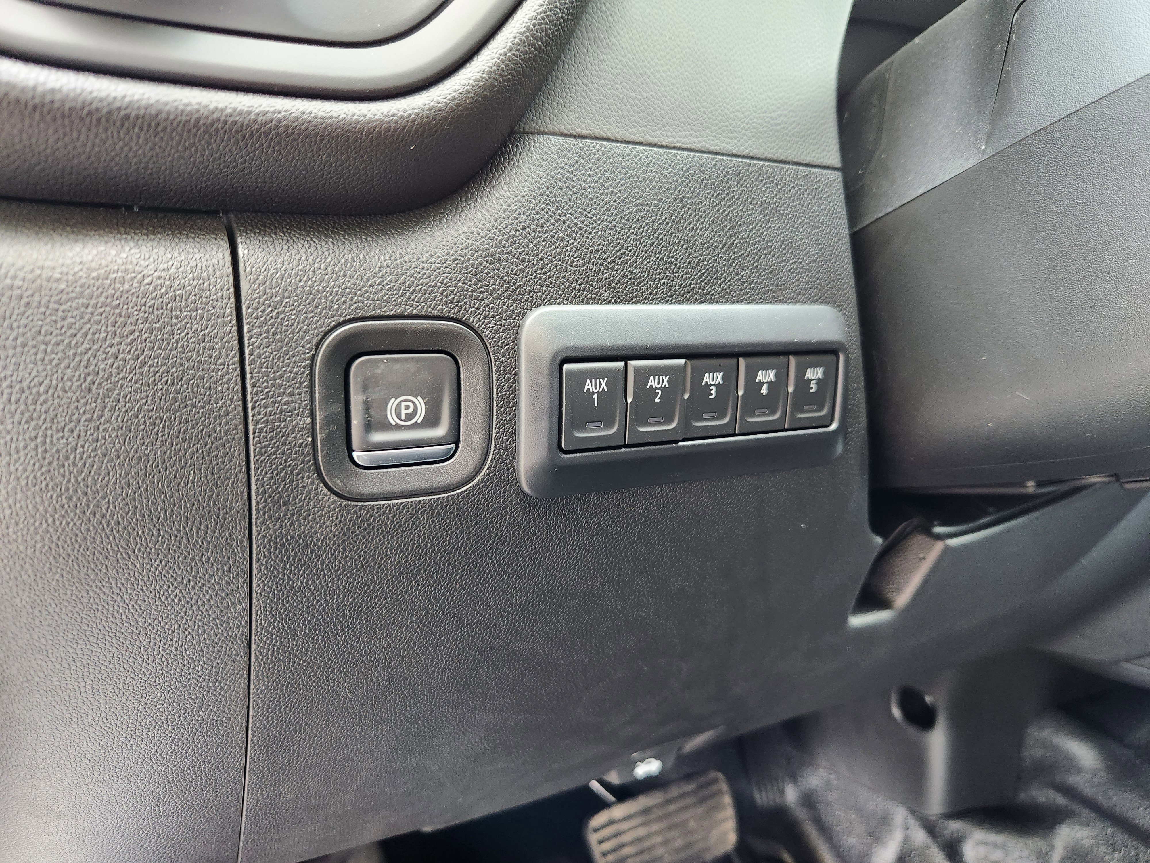 2025 GMC Sierra 3500HD Pro - Photo 8