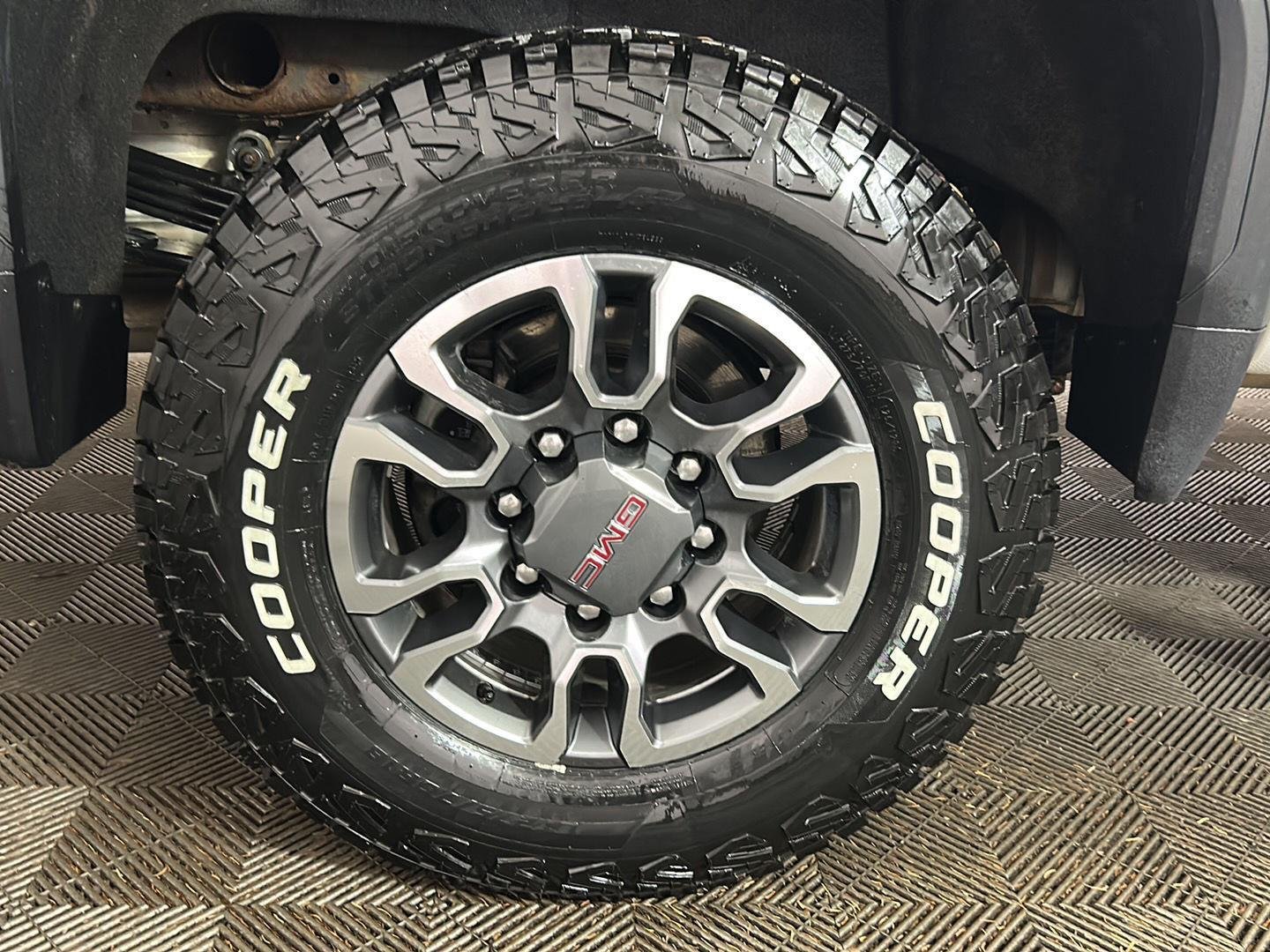 Used 2021 Summit White GMC AT4 image 3