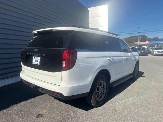 New 2025 Star White Metallic Tri-Coat Ford Active image 3
