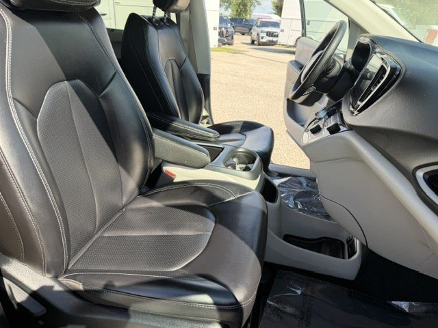 Used 2023 Brilliant Black Crystal Pearlcoat Chrysler Touring L image 38