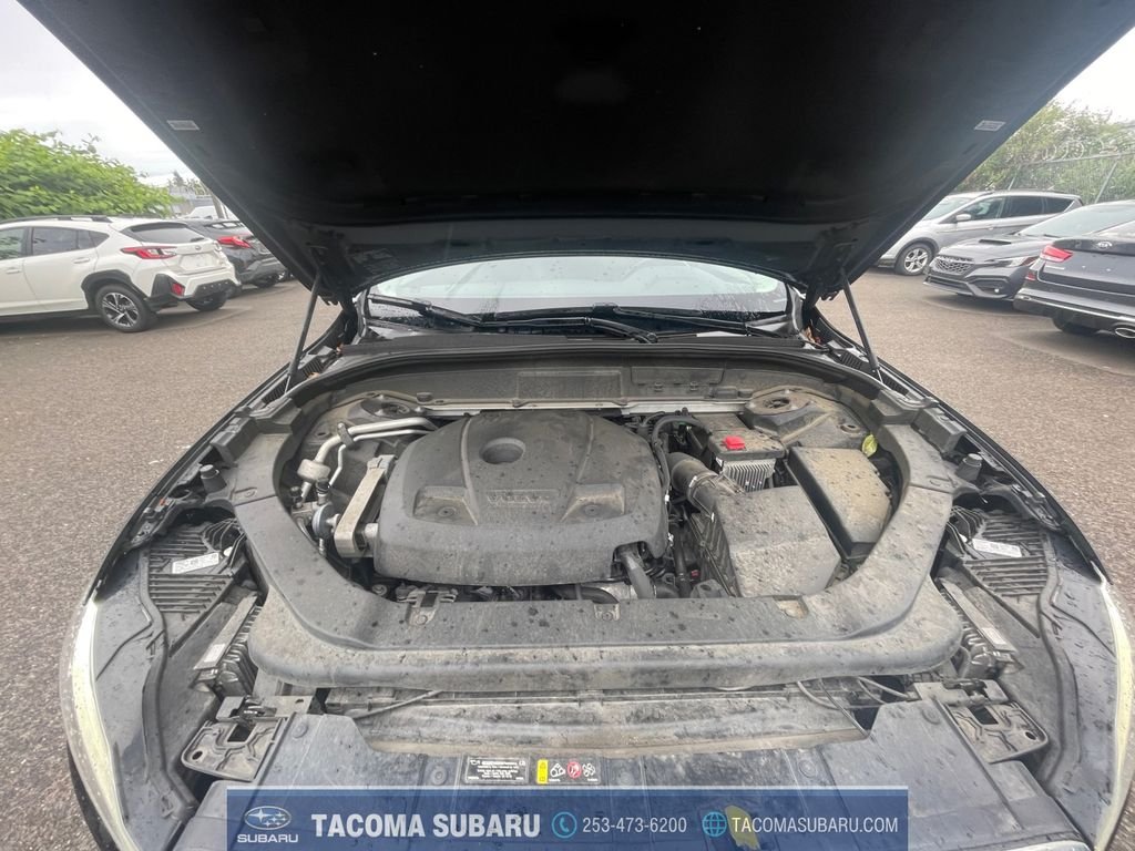 Used 2019 Black Volvo T5 Momentum image 20