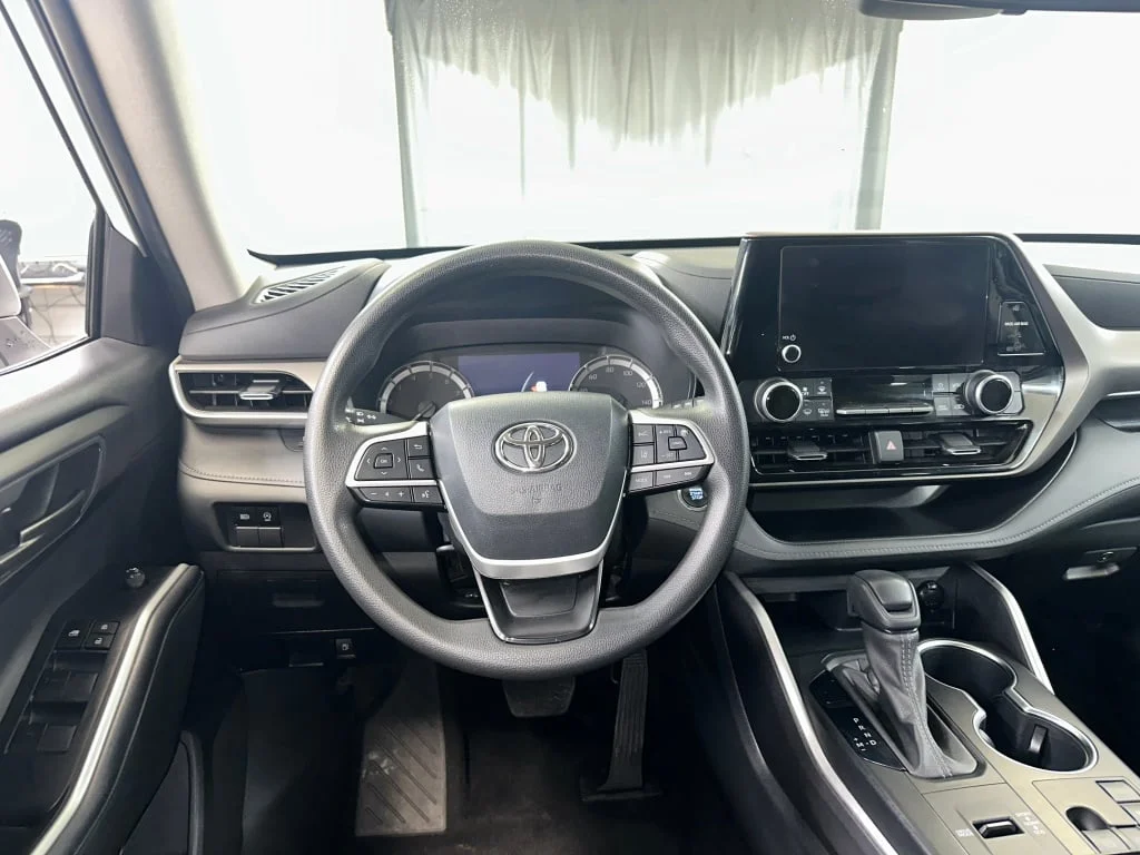 Used 2023 Wind Chill Pearl Toyota L image 2