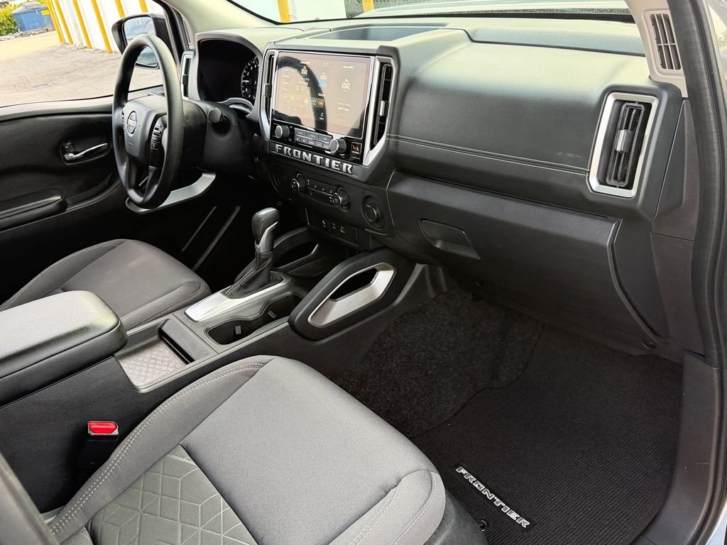 Used 2025 Gray Nissan SV image 14