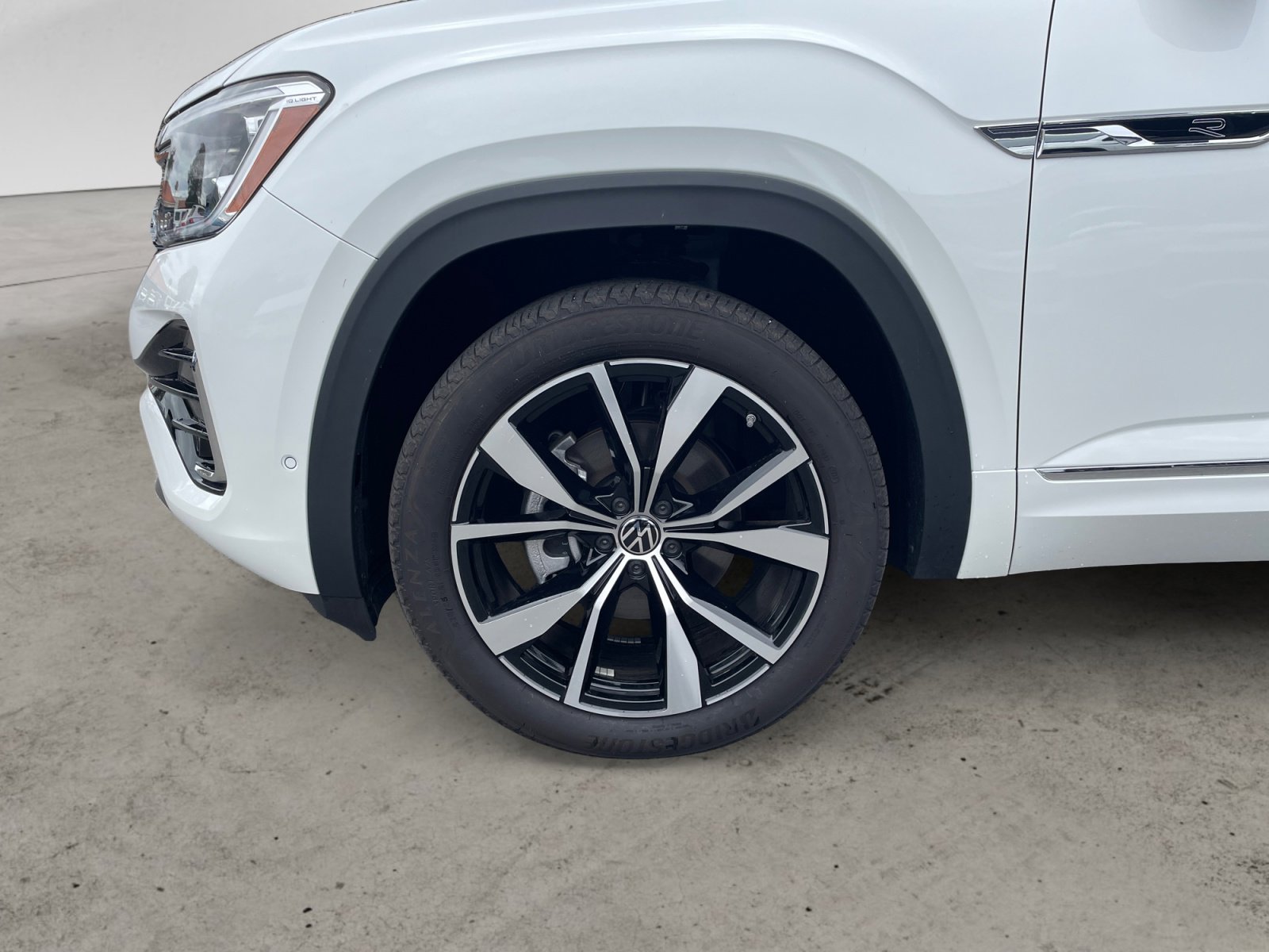 2026 Volkswagen Atlas SEL Premium R-Line - Photo 14