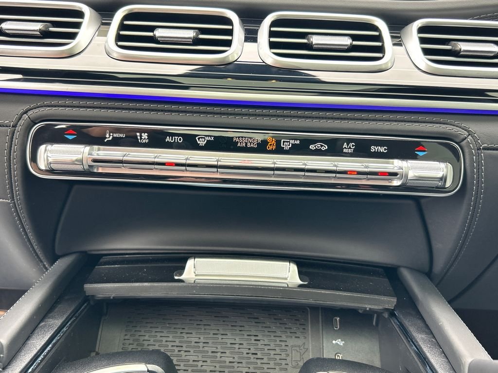 New 2026 MANUFAKTUR Moonlight White Metallic Mercedes-Benz Maybach GLS 600 image 20