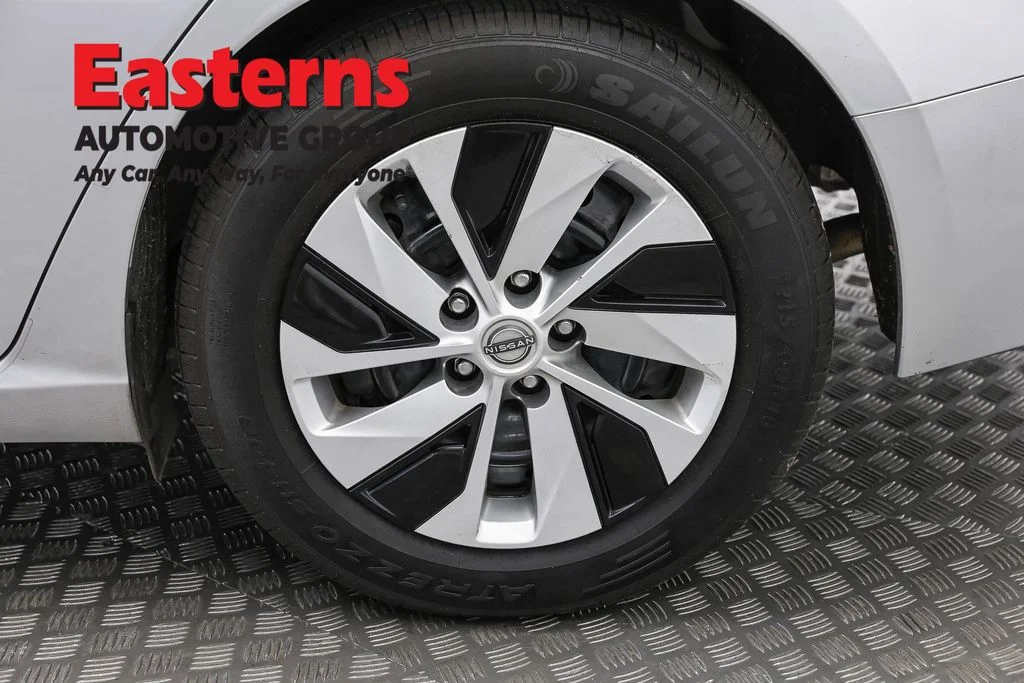 Used 2024 Silver Nissan 2.5 S image 32