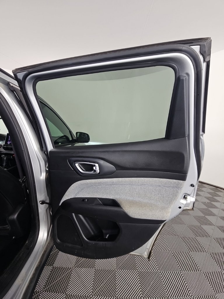 Used 2024 Silver Jeep Latitude image 17