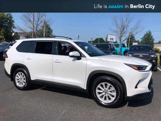 Used 2025 Beige Toyota XLE image 1