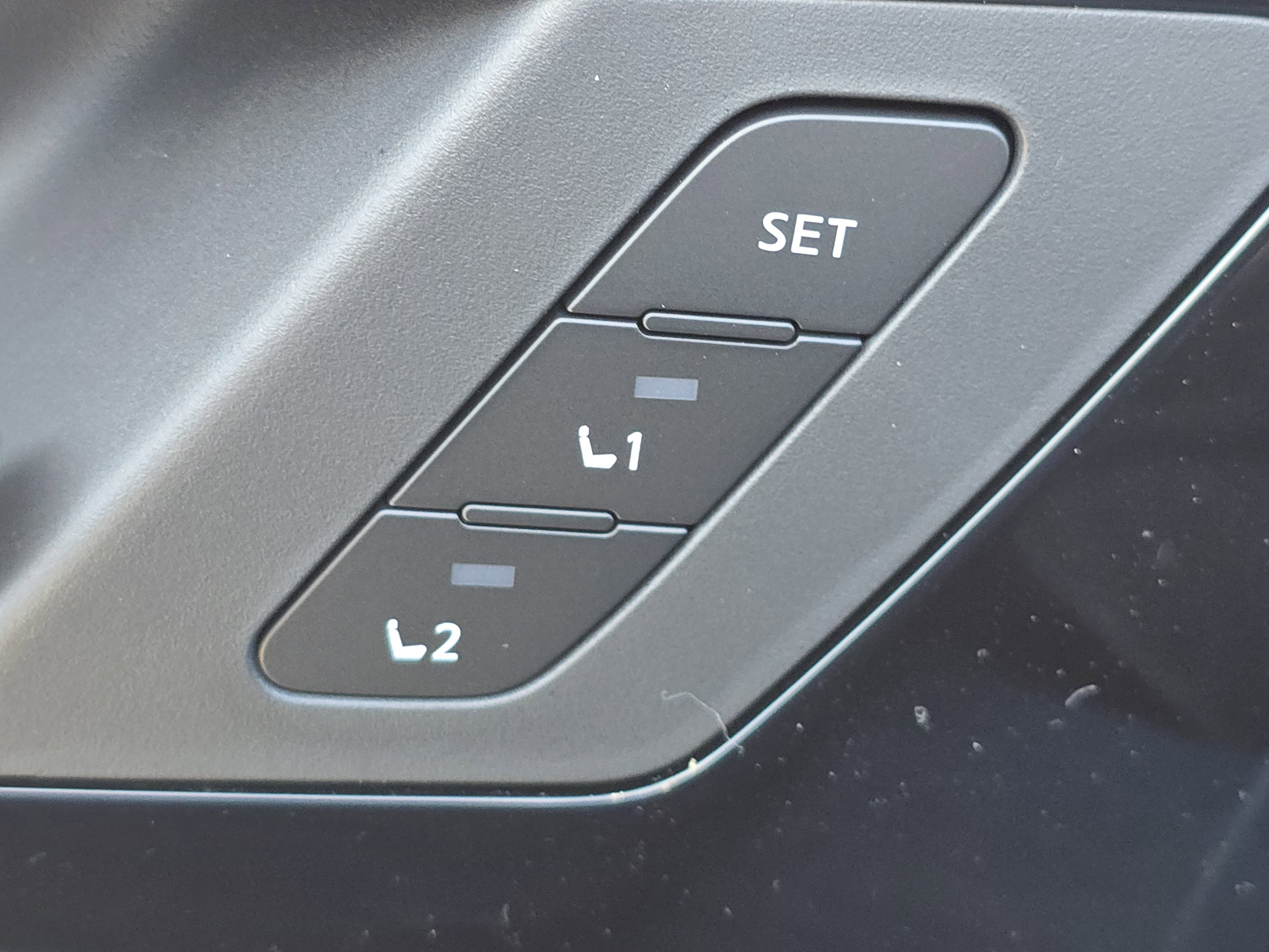 New 2026 Moonstone Gray Metallic Mitsubishi SEL image 14