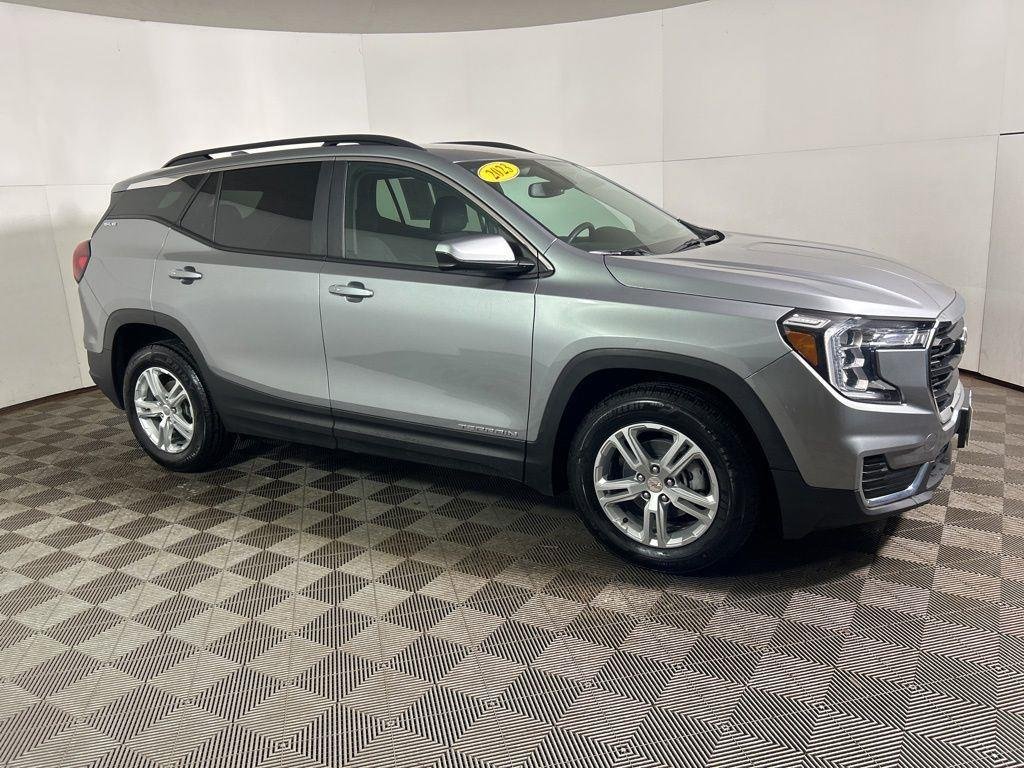 Used 2023 Sterling Metallic GMC SLE image 5