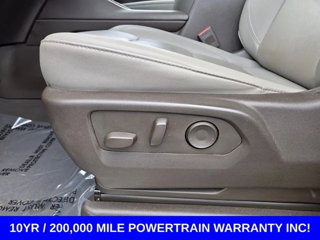 Used 2024 Summit White Chevrolet LT image 10
