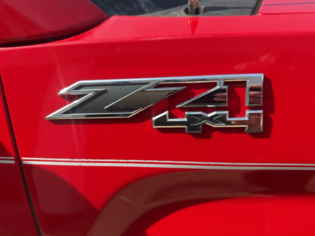 Used 2017 Cardinal Red GMC SLT image 11
