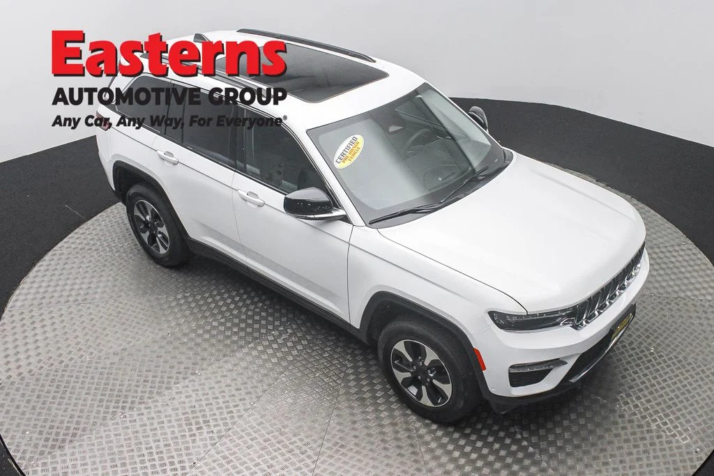 Used 2022 White Jeep 4xe image 3
