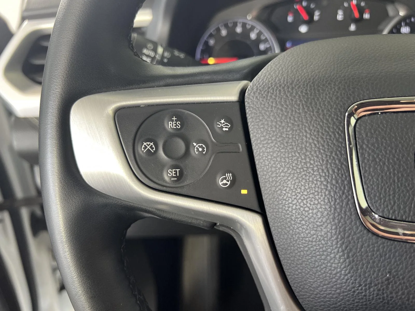 Used 2023 Summit White GMC SLT image 18