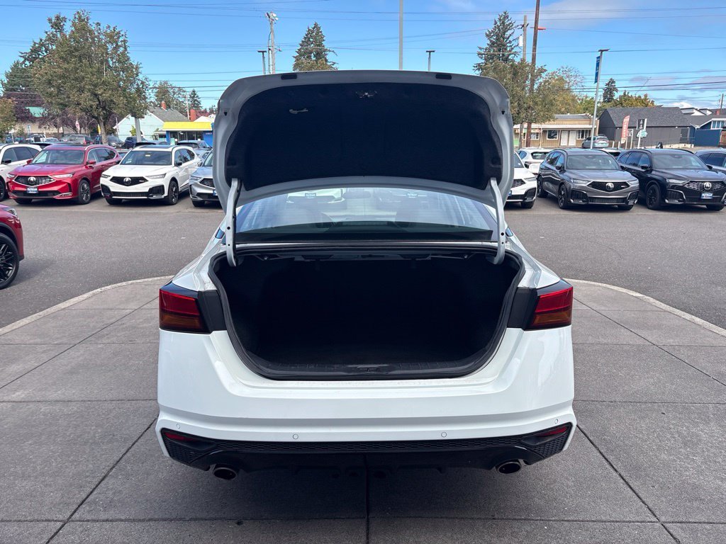 Used 2024 White Nissan 2.5 SR image 9