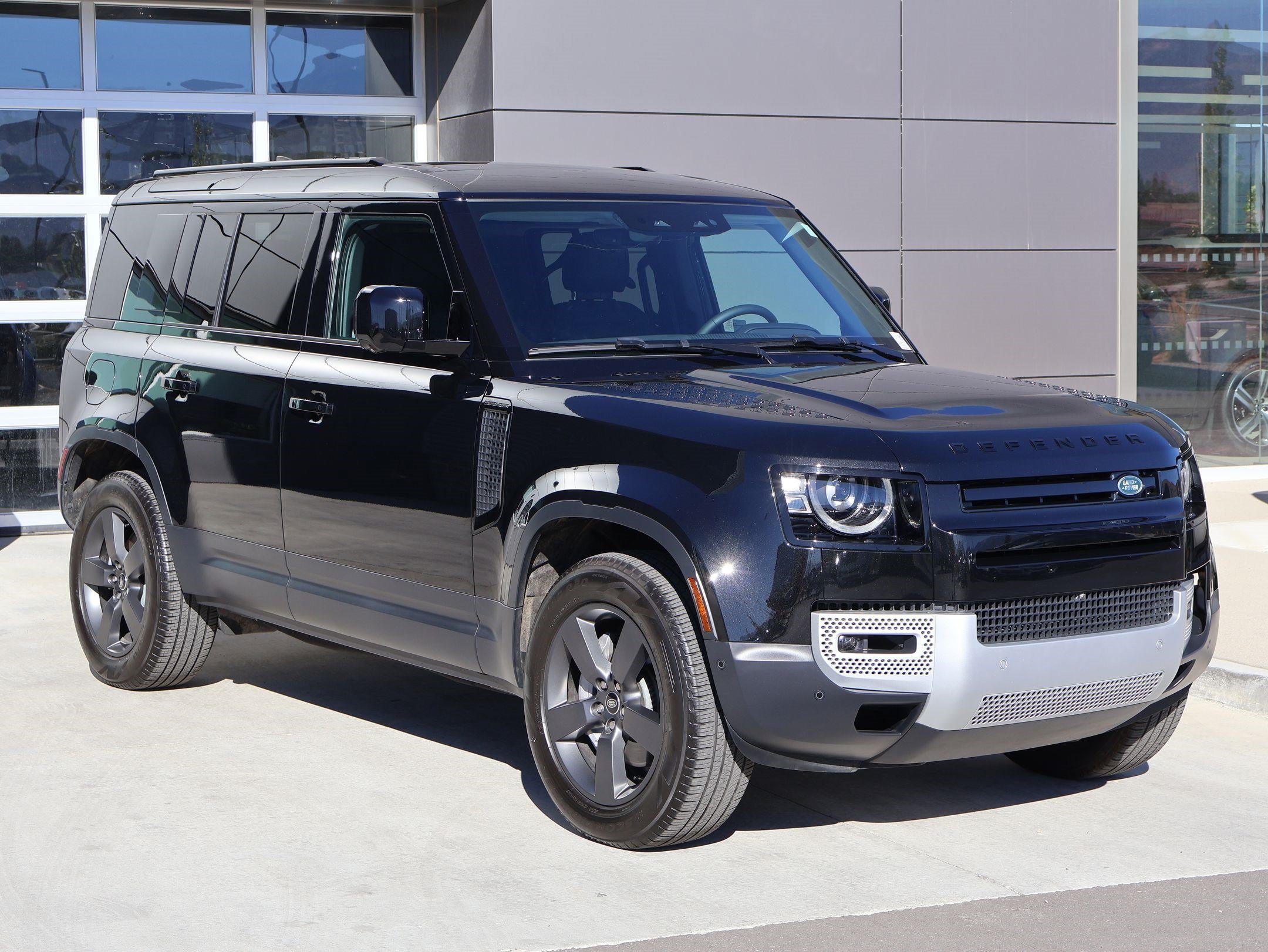 Used 2025 Santorini Black Metallic Land Rover 110 P300 S image 3