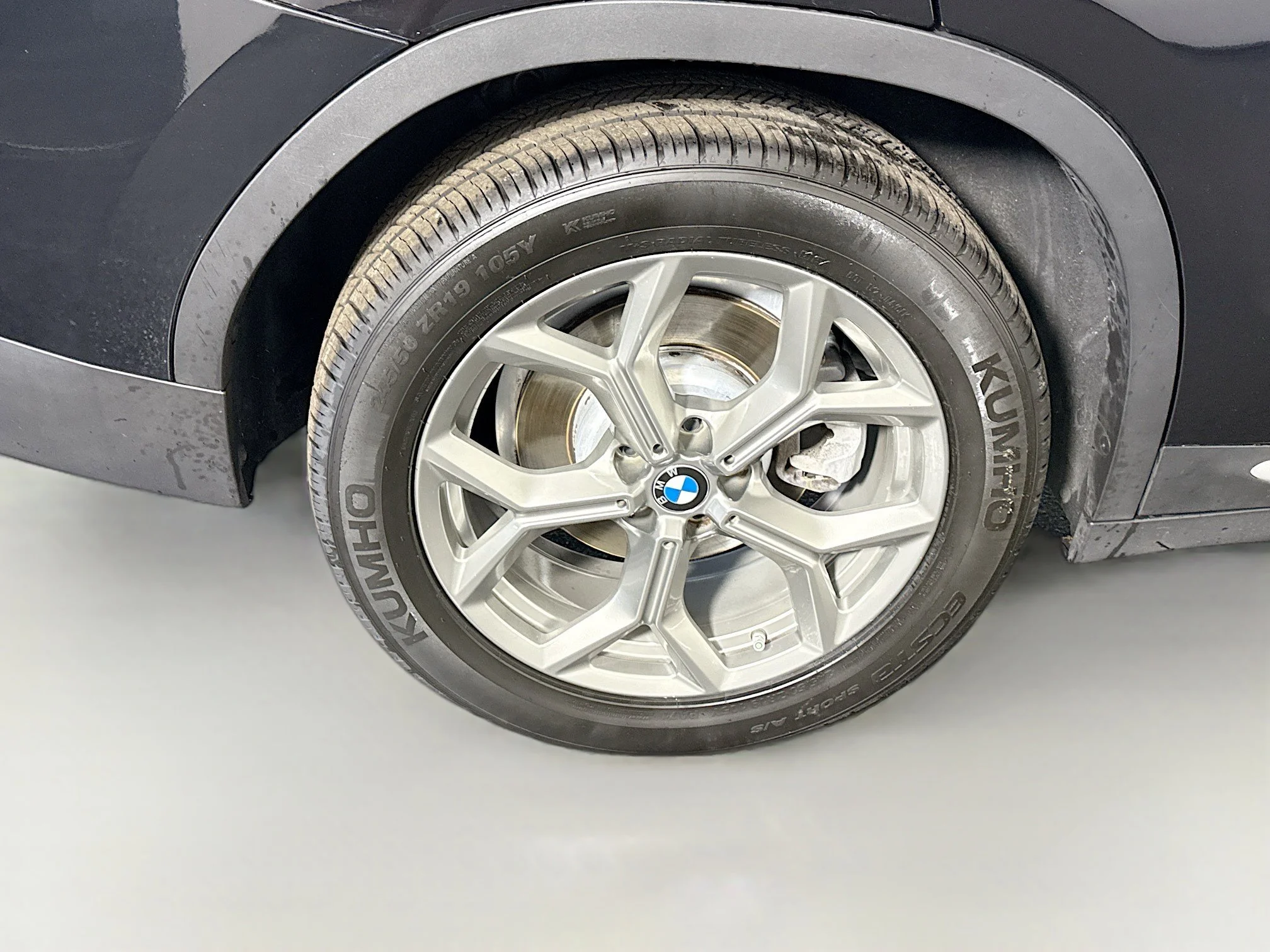 Used 2022 Black Sapphire Metallic BMW sDrive30i image 29
