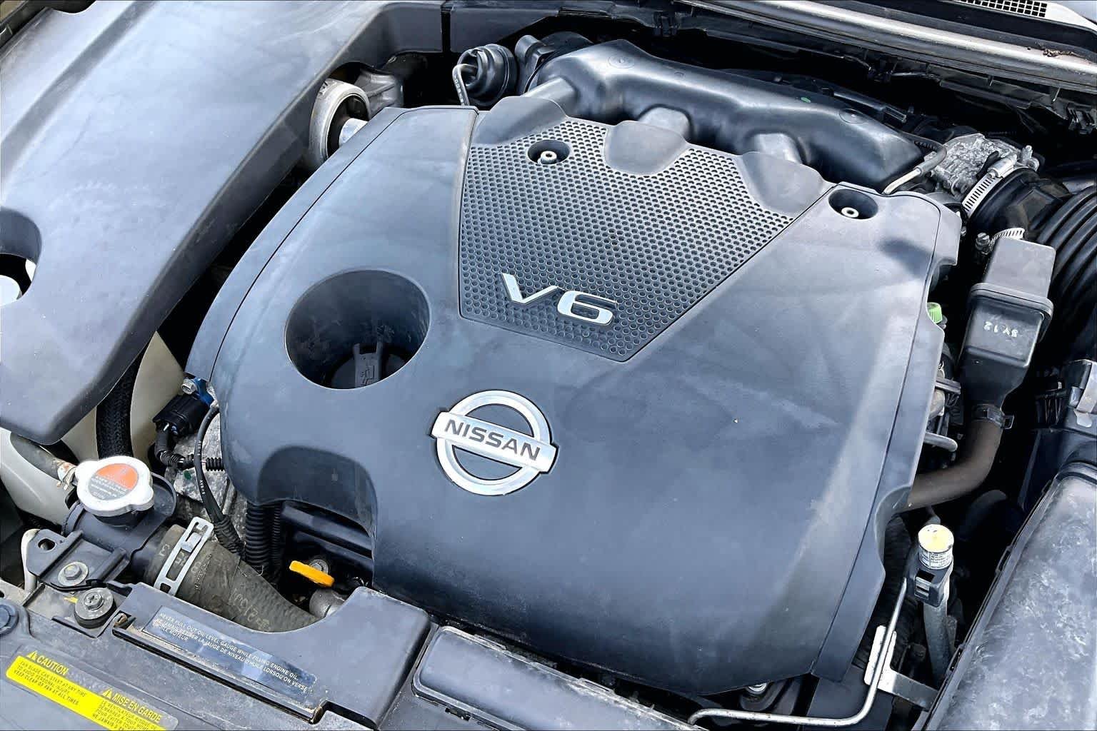 Used 2014 Super Black Nissan 3.5 SV image 30