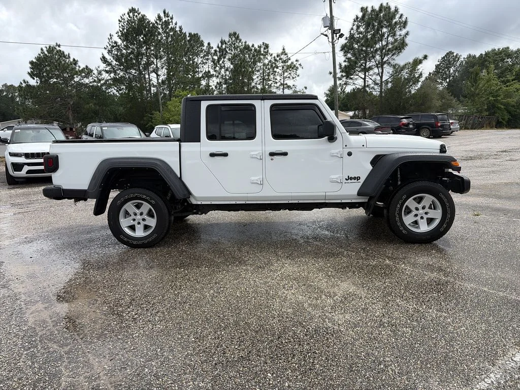 Used 2024 White Jeep Sport image 7