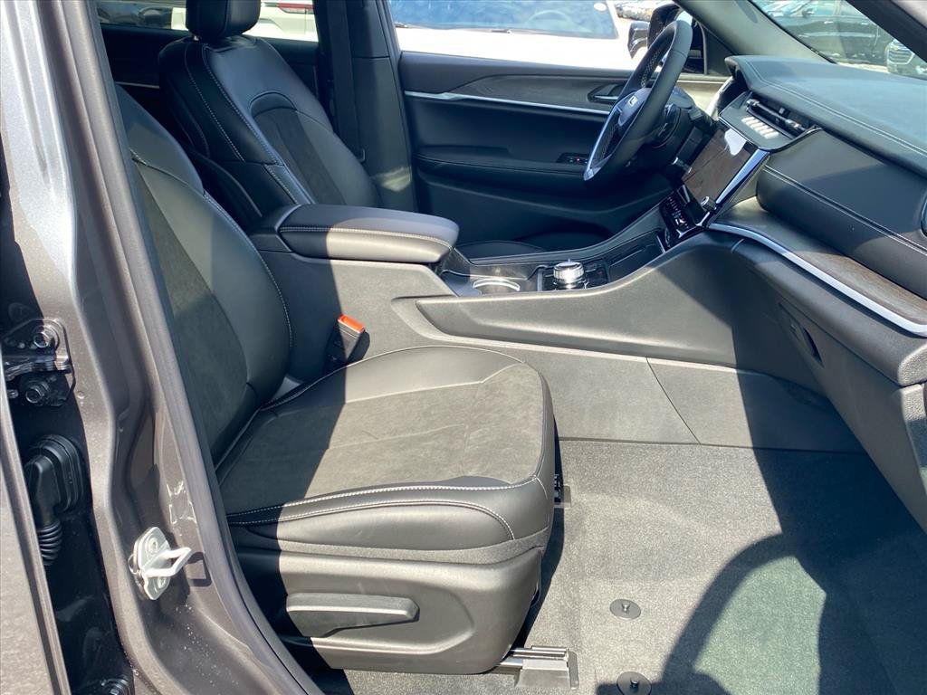New 2026 Baltic Gray Metallic Clear-Coat Exterior Paint Jeep  image 16
