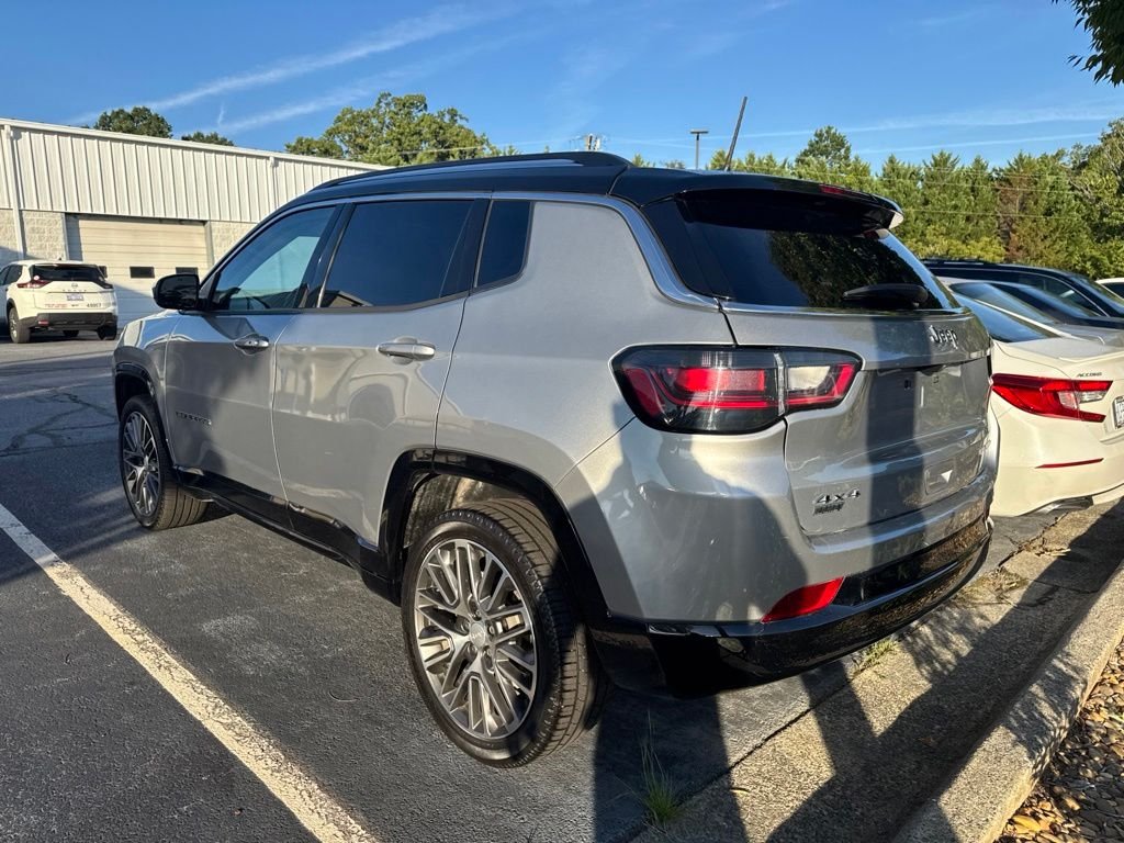 Used 2022 Silver Jeep Limited image 4